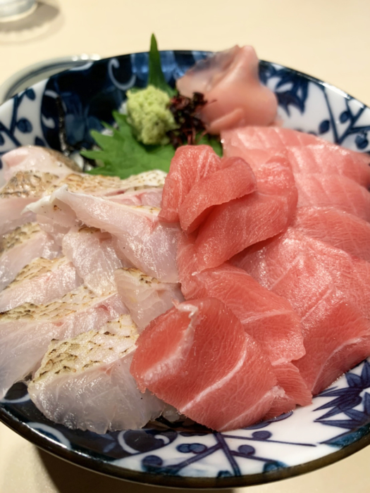 角常食堂のノドグロとマグロ丼