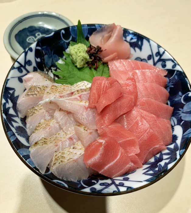 角常食堂のノドグロとマグロ丼
